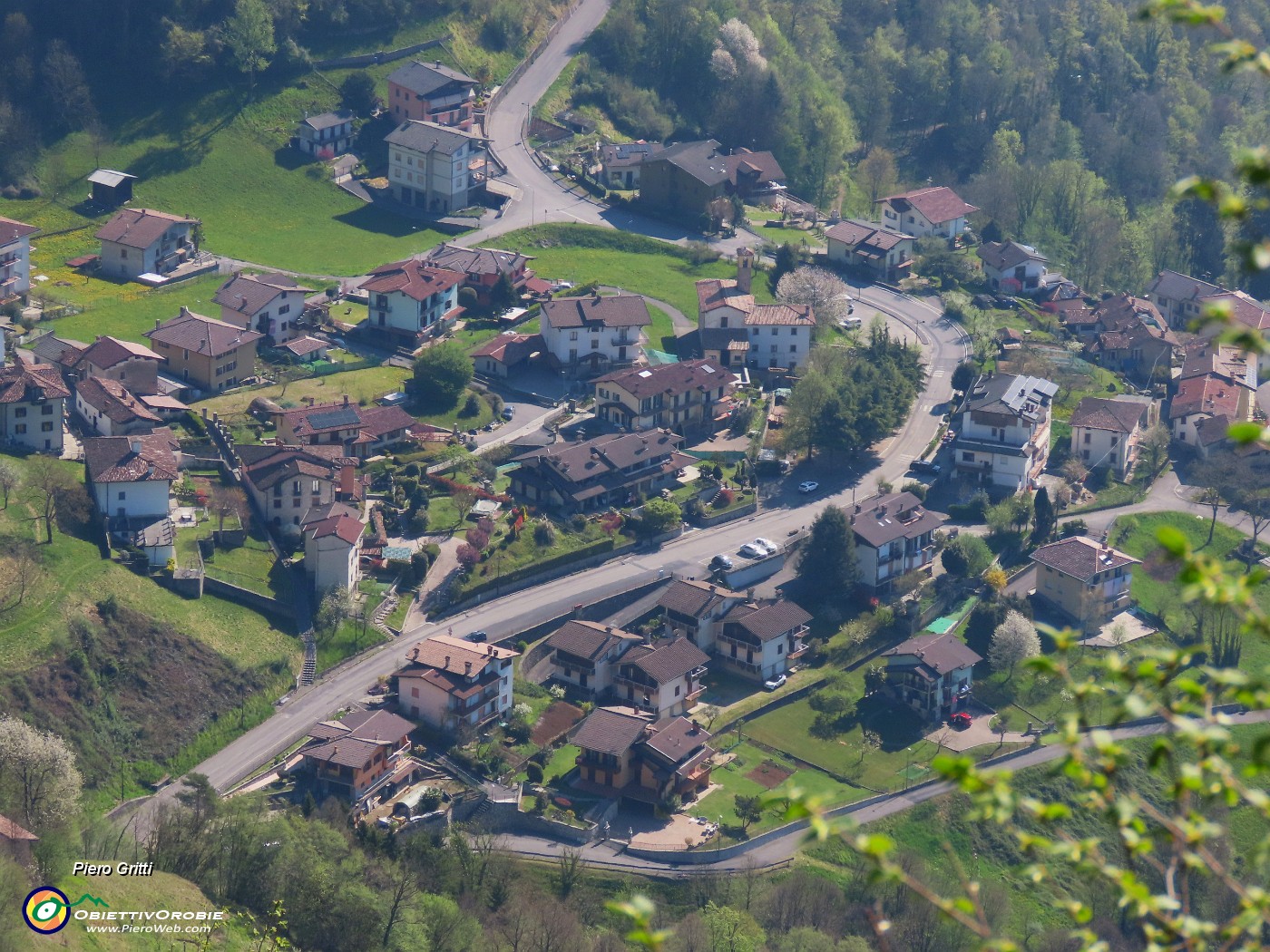 33 Dalla Croce di Bracca la sottostante Bruga.JPG